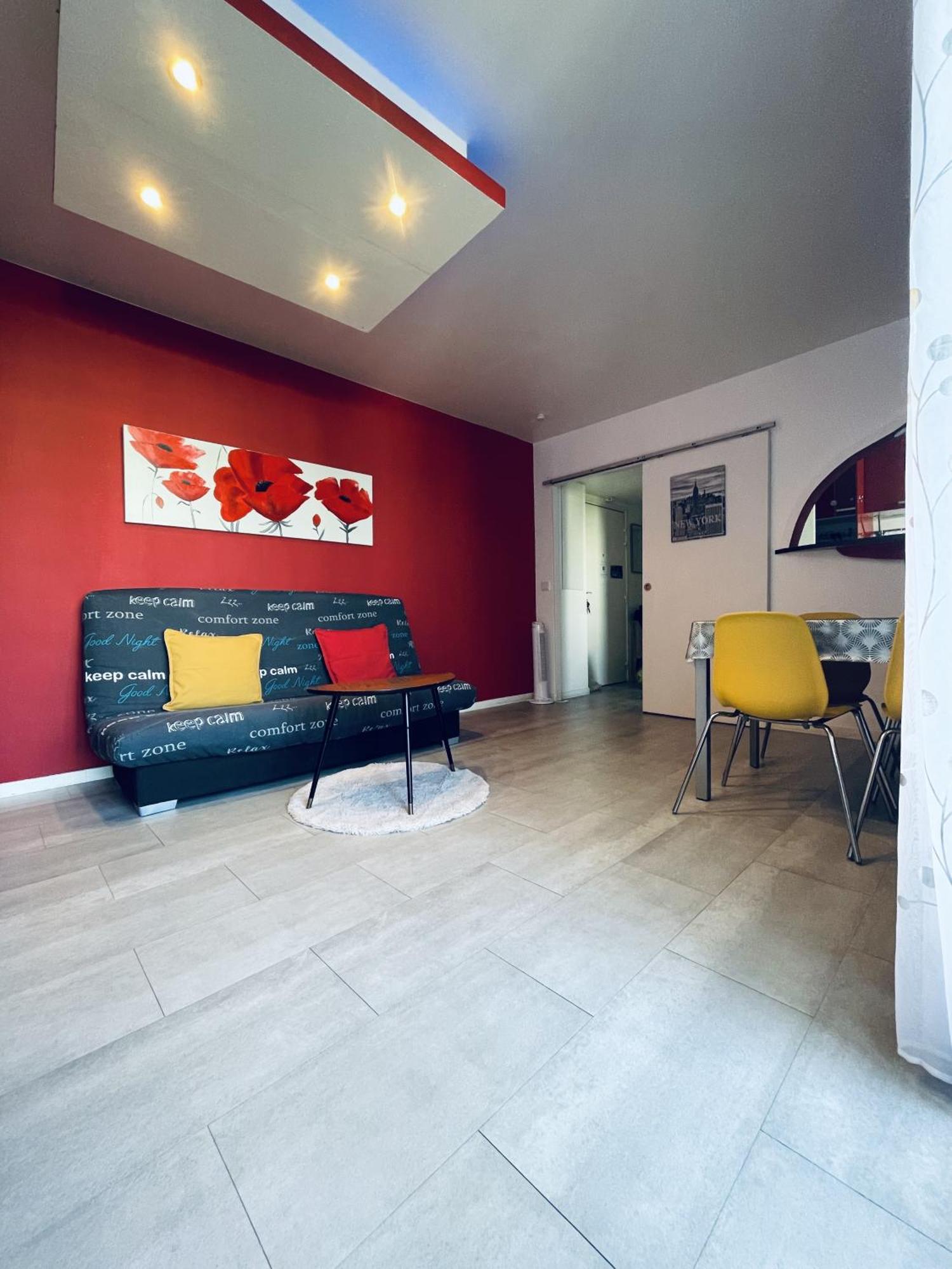 15 Min Walk To Disneylandparis, 5 Min Walk To Val D'europe Mall And Train Rer A, Monyhome For 4 Persons *